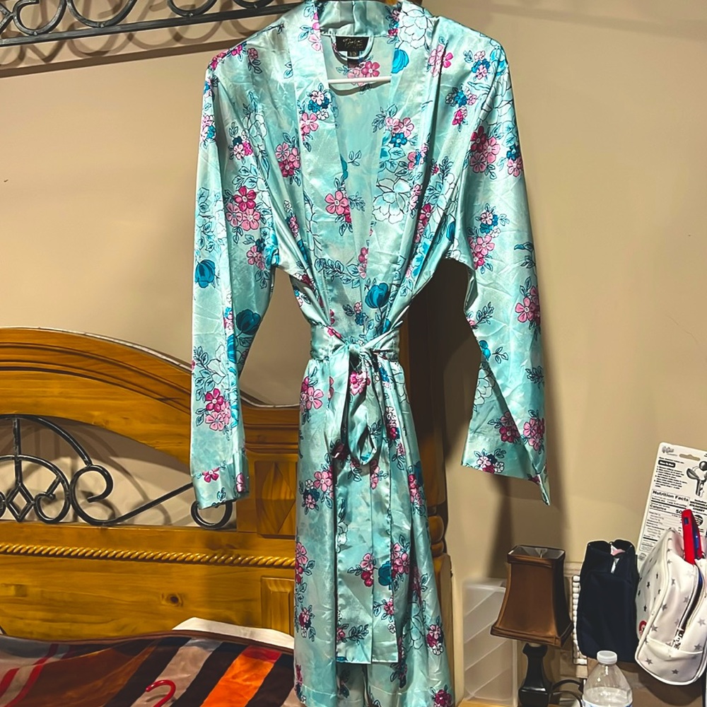 Aqua Floral silk robe NWOT